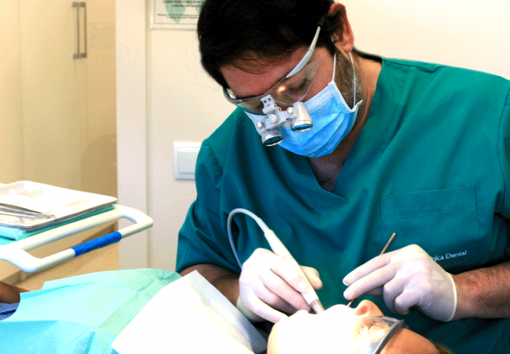En esta página queremos mostrarte nuestro cuadro médico y otros datos sobre Gimeno Clínica Dental